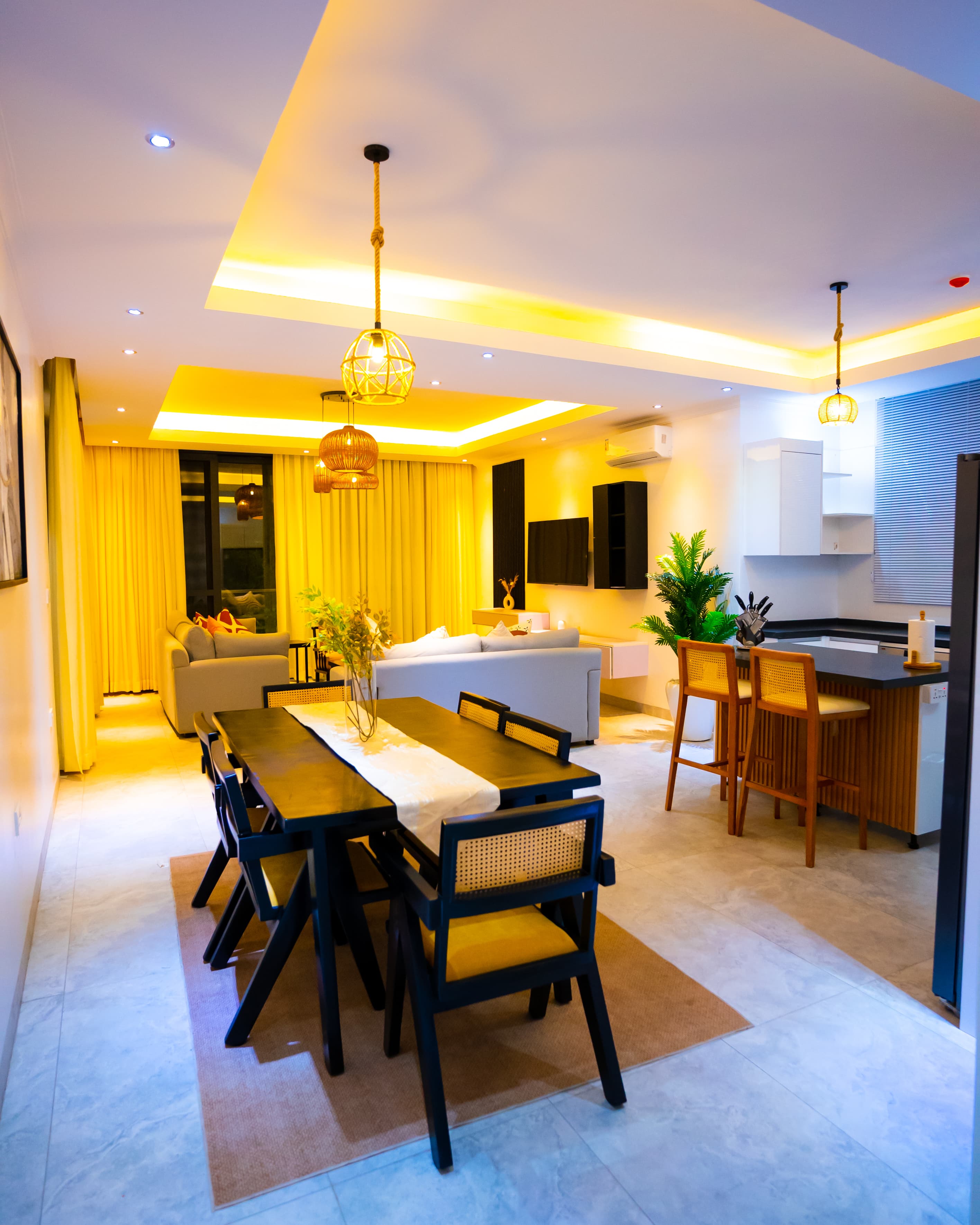 Dining & Kitchen Area